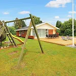8 Person Holiday Home In Vaeggerlose בית נופש Bøtø By