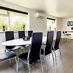 8 Person Holiday Home In Vaeggerlose בית נופש *