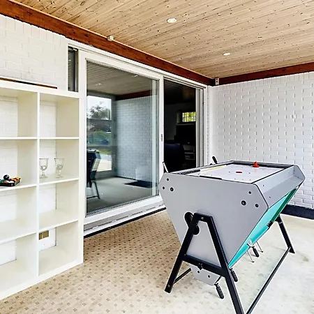 8 Person Holiday Home In Vaeggerlose בית נופש Bøtø By