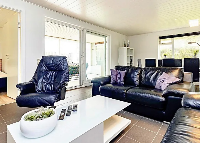 Holiday home Spacious Retreat In Marielyst-by Traum *