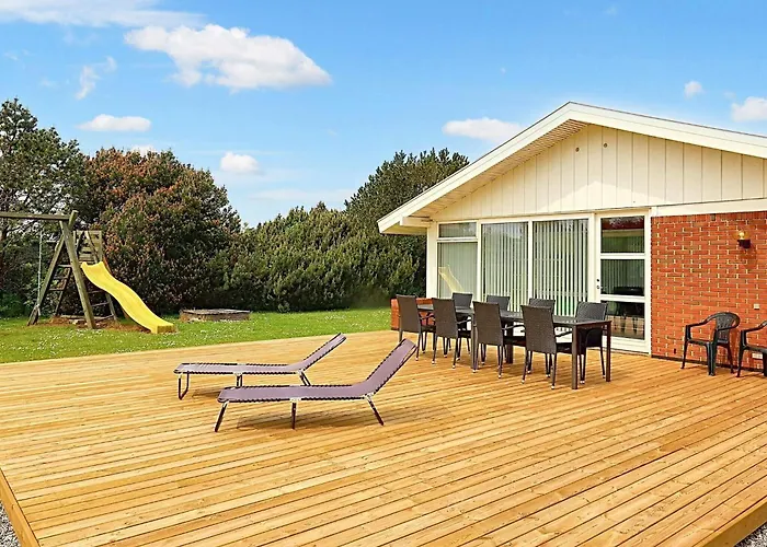 Holiday home Spacious Retreat In Marielyst-by Traum