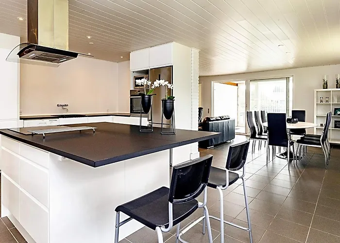 Spacious Retreat In Marielyst-by Traum *