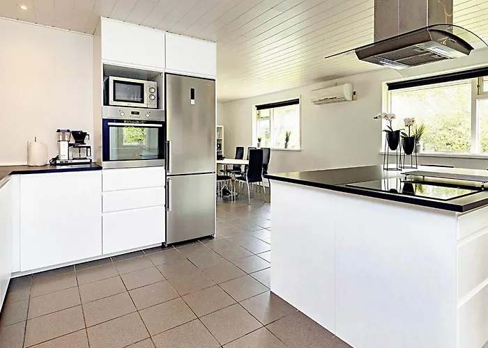 Holiday home Spacious Retreat In Marielyst-by Traum Boto By
